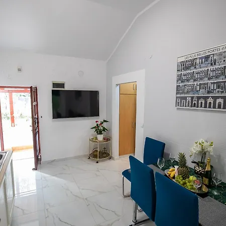 Studio Jemi Apartment Pula