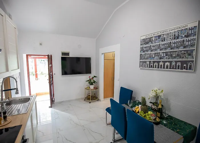 Studio Jemi Apartment Pula